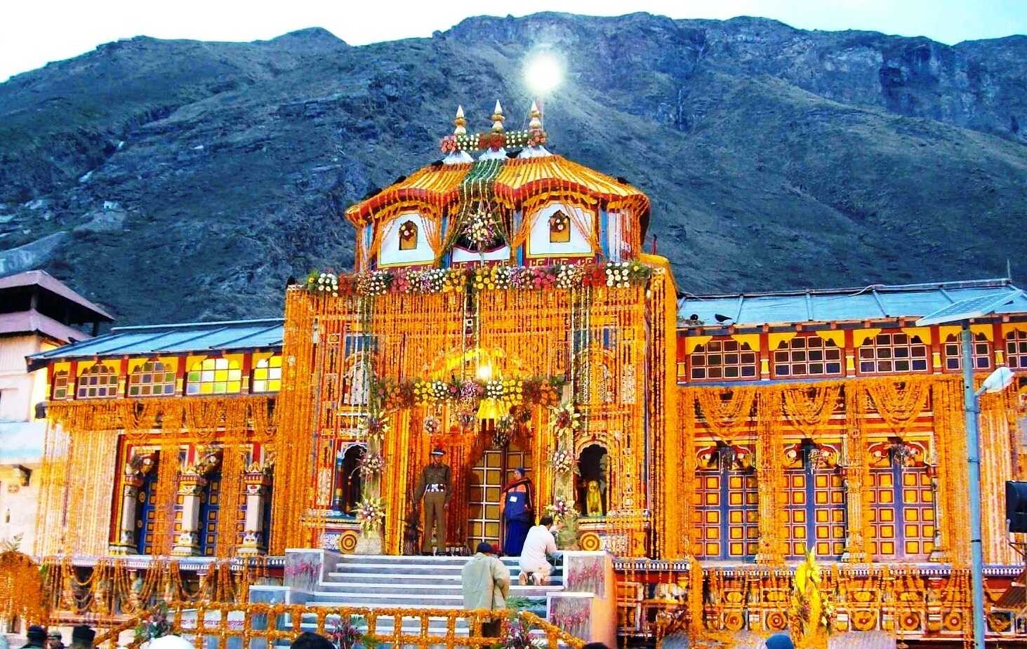 badrinath-temple-in-may